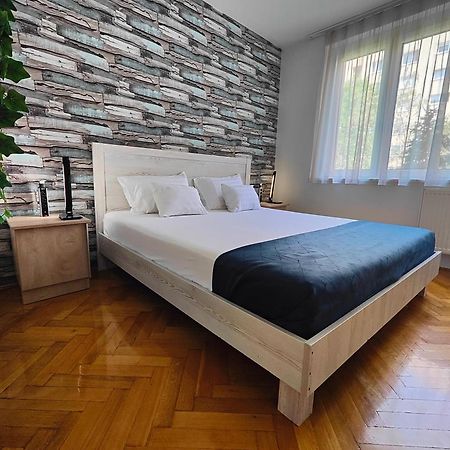 Comfort 14 -- Stylish City Apartment Netflix, Wi-Fi & Parking Miskolc Exterior foto